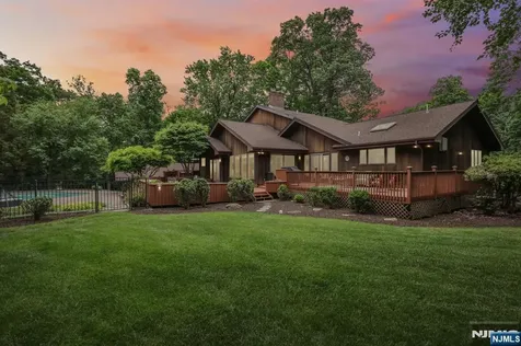 741 Natures Way Franklin Lakes NJ 07417