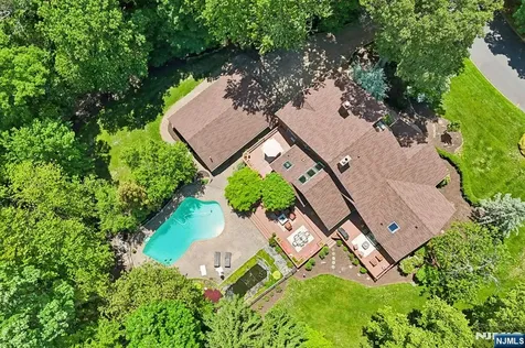741 Natures Way Franklin Lakes NJ 07417