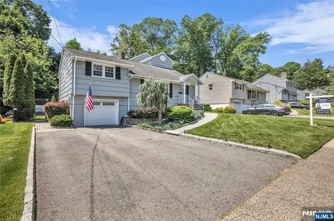 35 Old Orchard Court Cedar Grove NJ 07009