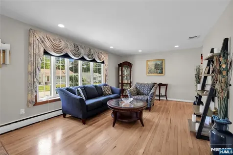 35 Old Orchard Court Cedar Grove NJ 07009