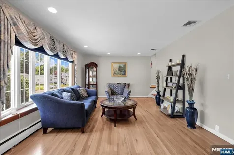 35 Old Orchard Court Cedar Grove NJ 07009