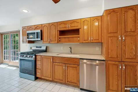 98 Vassar Drive Paramus NJ 07652
