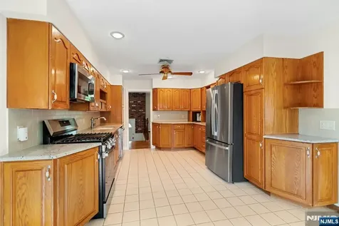 98 Vassar Drive Paramus NJ 07652