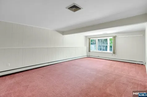 98 Vassar Drive Paramus NJ 07652