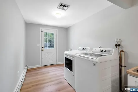 98 Vassar Drive Paramus NJ 07652