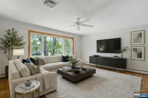 98 Vassar Drive Paramus NJ 07652