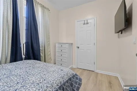 72 Seymour Avenue Newark NJ 07108