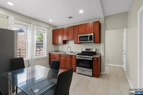 72 Seymour Avenue Newark NJ 07108