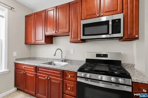 72 Seymour Avenue Newark NJ 07108