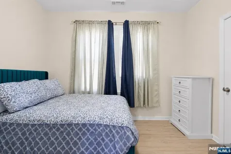 72 Seymour Avenue Newark NJ 07108
