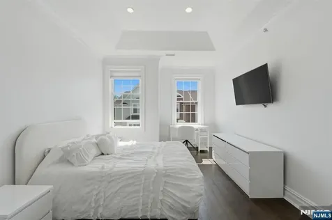 202 Brandon Court Montvale NJ 07645