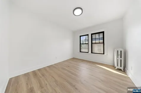 11 W Gouverneur Avenue Rutherford NJ 07070