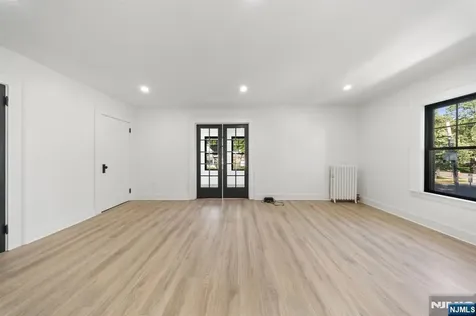 11 W Gouverneur Avenue Rutherford NJ 07070