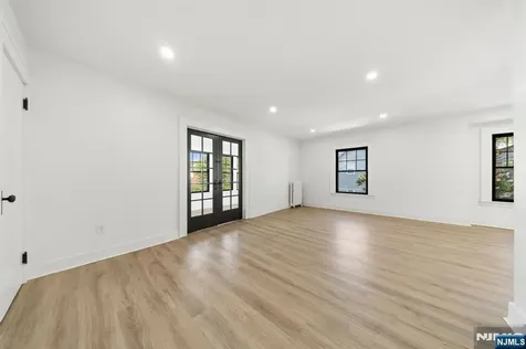 11 W Gouverneur Avenue Rutherford NJ 07070