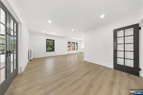 11 W Gouverneur Avenue Rutherford NJ 07070
