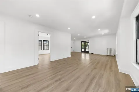 11 W Gouverneur Avenue Rutherford NJ 07070