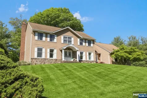 6 Kristen Court Wayne NJ 07470