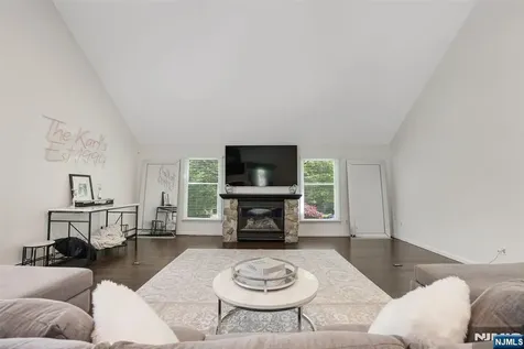 6 Kristen Court Wayne NJ 07470