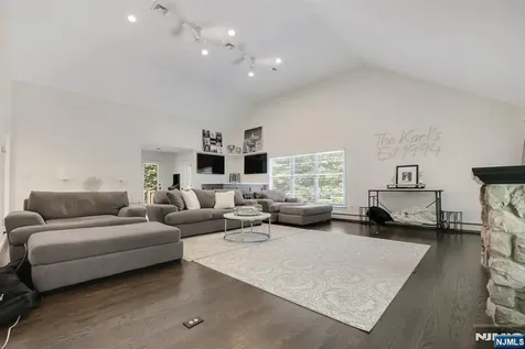 6 Kristen Court Wayne NJ 07470