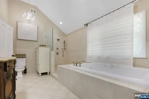 6 Kristen Court Wayne NJ 07470