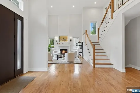 95 Mezzine Drive Cresskill NJ 07626