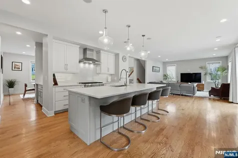 95 Mezzine Drive Cresskill NJ 07626