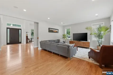95 Mezzine Drive Cresskill NJ 07626