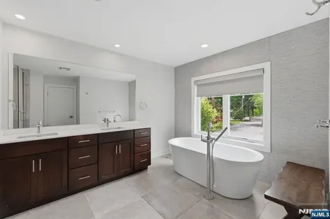 95 Mezzine Drive Cresskill NJ 07626