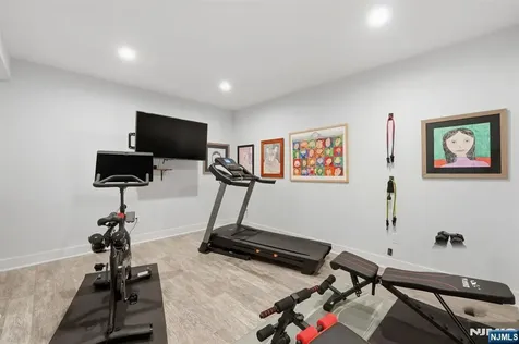 95 Mezzine Drive Cresskill NJ 07626