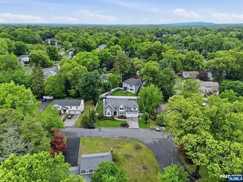 95 Mezzine Drive Cresskill NJ 07626