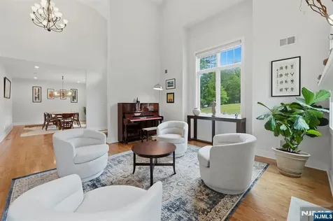 95 Mezzine Drive Cresskill NJ 07626