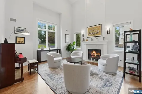 95 Mezzine Drive Cresskill NJ 07626