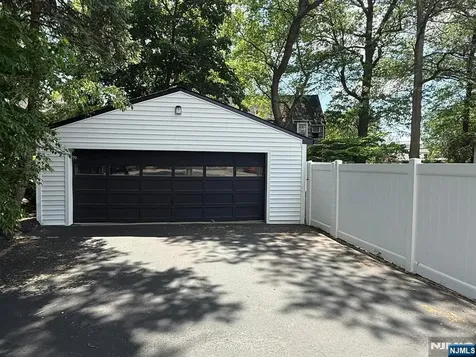 867 River Road Teaneck NJ 07666