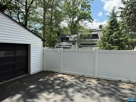 867 River Road Teaneck NJ 07666