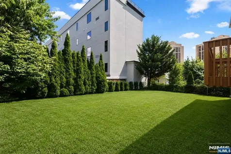 253 Warren Avenue Fort Lee NJ 07024