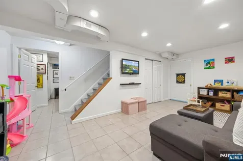 23 Benvenue Avenue West Orange NJ 07052