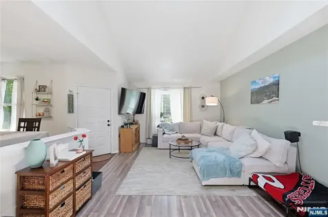 26 Driftwood Drive Franklin NJ 08873