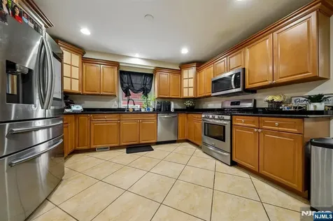 268 Bell Avenue Lodi NJ 07644