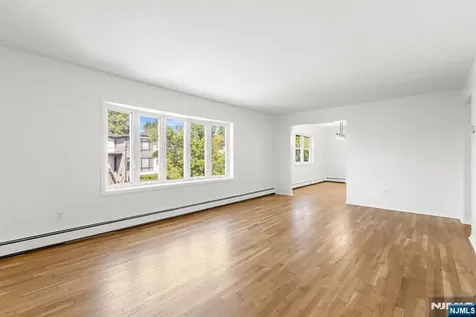 54 W Columbia Avenue Palisades Park NJ 07650