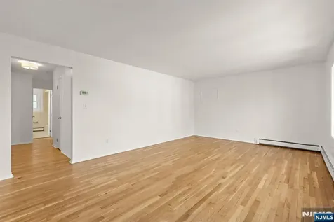 54 W Columbia Avenue Palisades Park NJ 07650