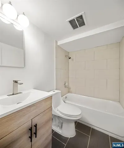 54 W Columbia Avenue Palisades Park NJ 07650