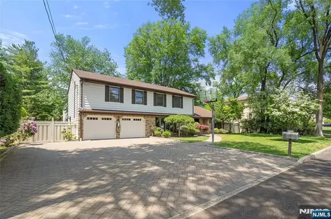 22 Kendrick Street Paramus NJ 07652