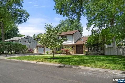 22 Kendrick Street Paramus NJ 07652