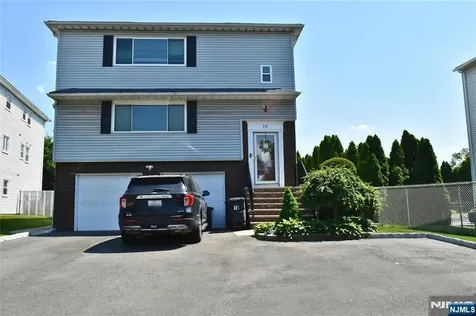10 Garden Drive Elmwood Park NJ 07407