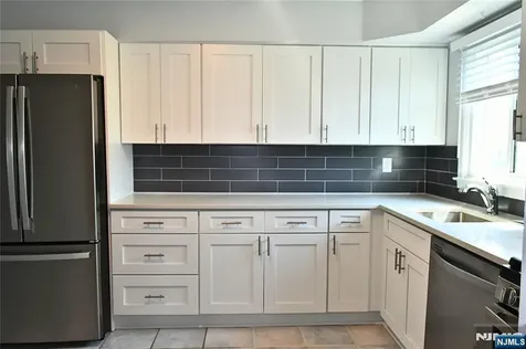 10 Garden Drive Elmwood Park NJ 07407