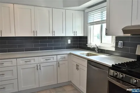 10 Garden Drive Elmwood Park NJ 07407