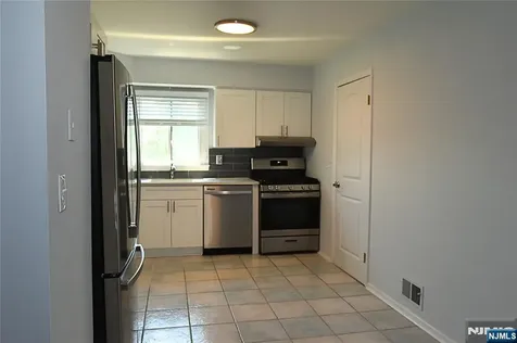 10 Garden Drive Elmwood Park NJ 07407