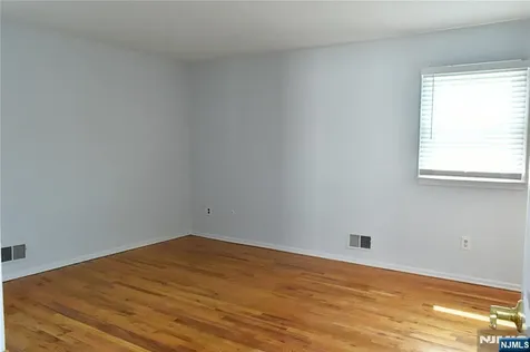 10 Garden Drive Elmwood Park NJ 07407
