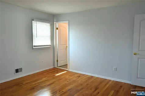 10 Garden Drive Elmwood Park NJ 07407