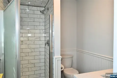 10 Garden Drive Elmwood Park NJ 07407